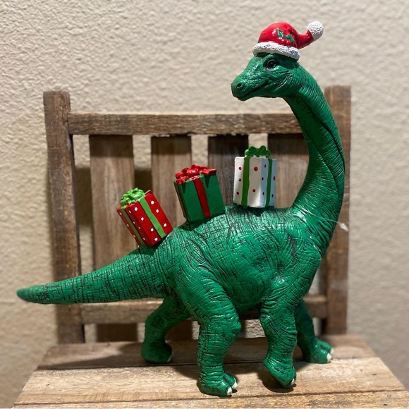Christmas Dinosaur Figure, Large Resin Brachiosaurus With Christmas Presents - Picture 15 of 16